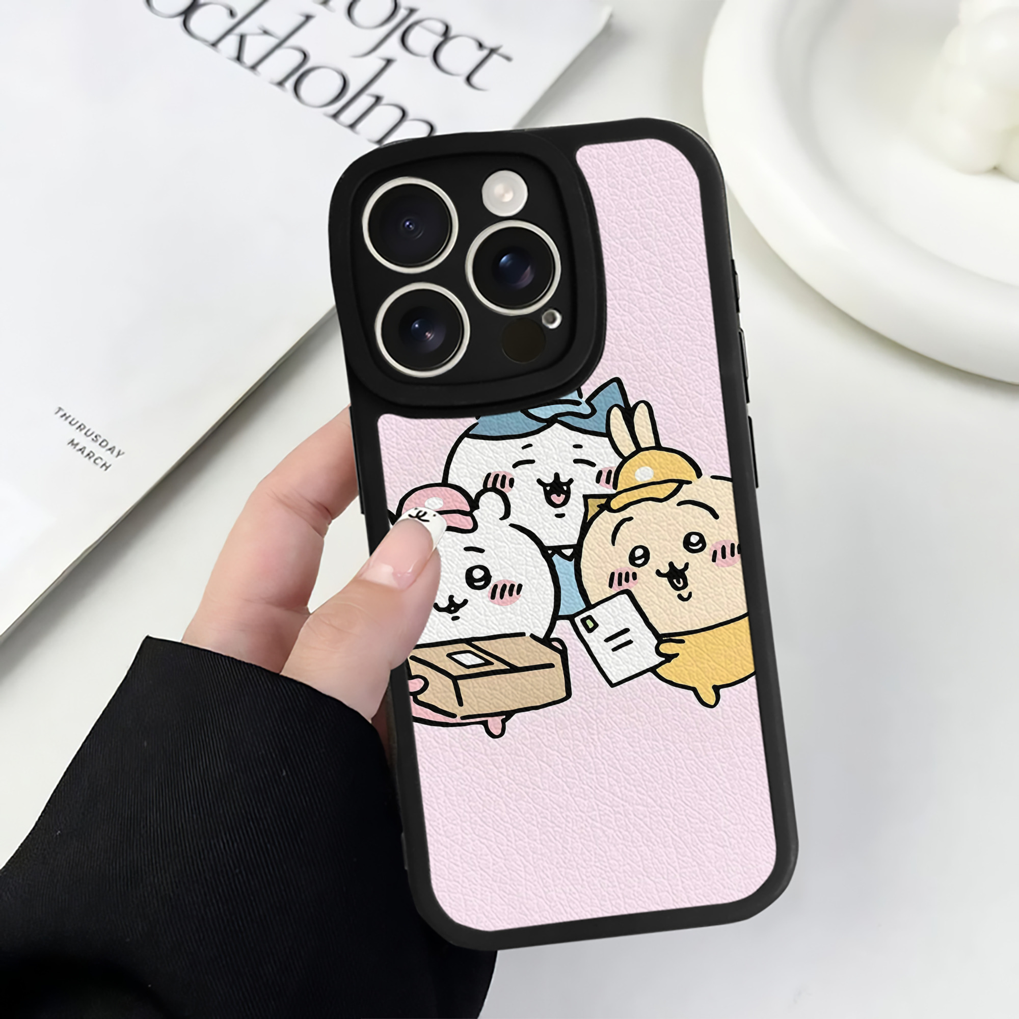 （画像用） ちいかわ Chii-kawa 【iPhone 16シリーズ対応】シリコンスマホケース（レザー調） 材質：シリコン